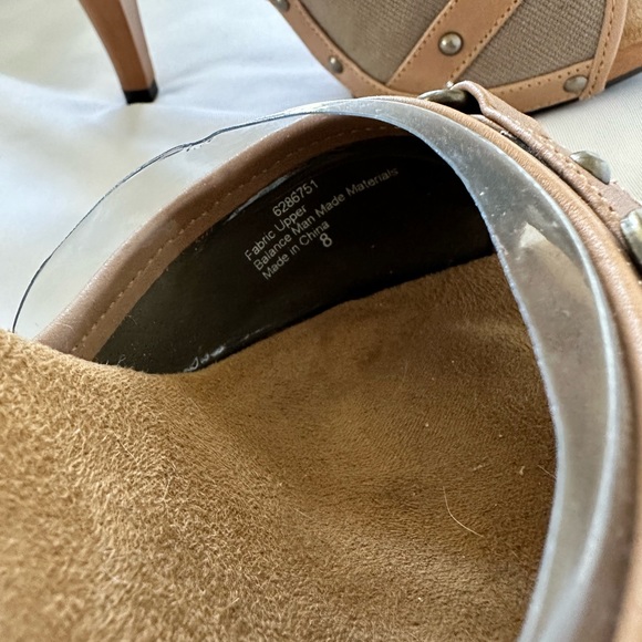 Audrey Brooke Heels Size 8 - Picture 4 of 5